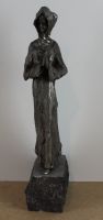 sculpture Le sacristain  Patris Ernest personnage,religieux    2ième moitié 20e siècle