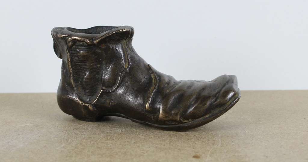 sculpture La Chaussure   nature morte  bronze  1ère moitié 20e siècle