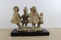sculpture Les quatre petites filles   personnage,scène de genre  terre cuite  