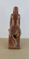 sculpture Femme assise   personnage  terre cuite  