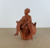 sculpture Femme dans la malle   nu,scène de genre  terre cuite  