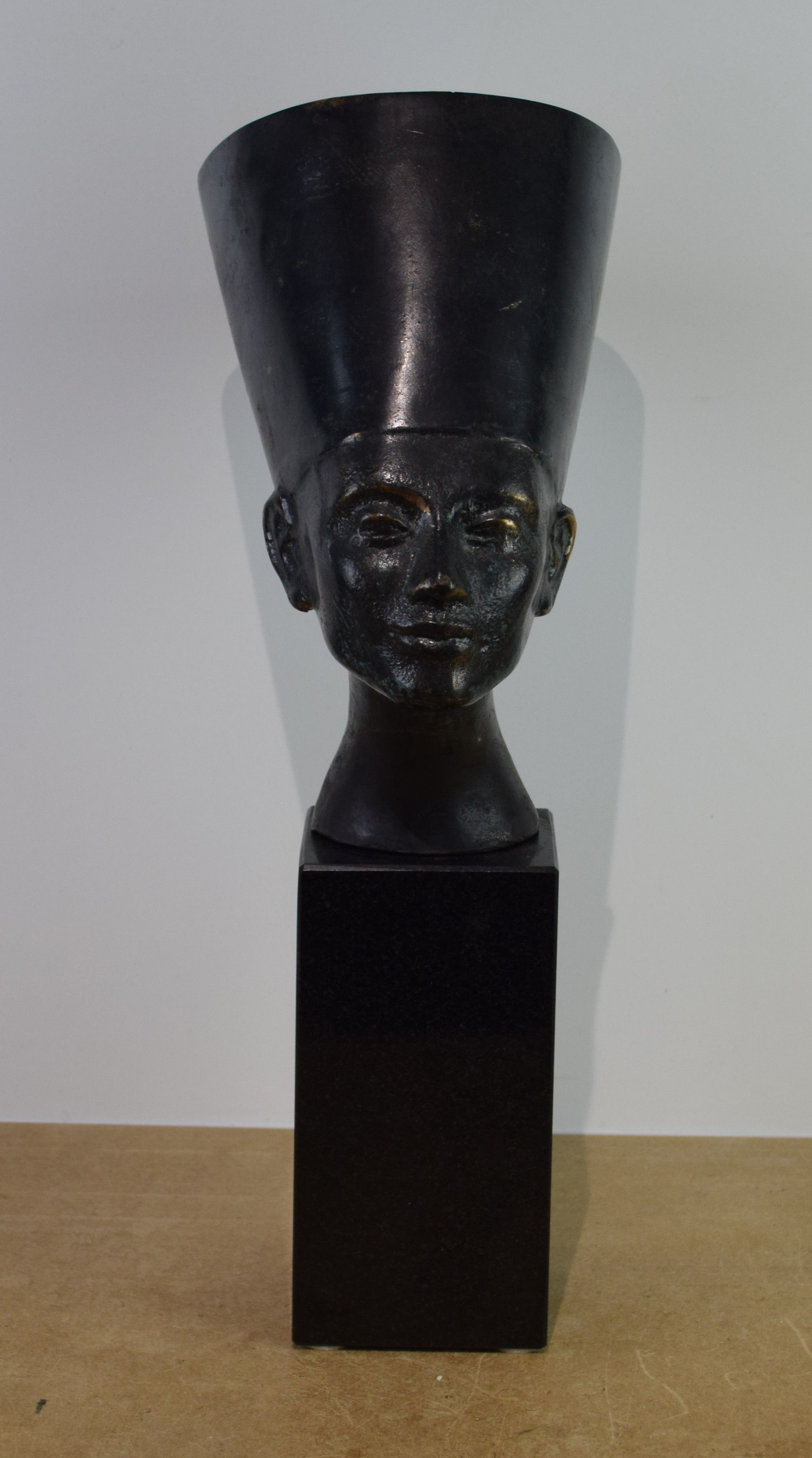 tableau Buste de Nefertiti   portrait  bronze  1ère moitié 20e siècle