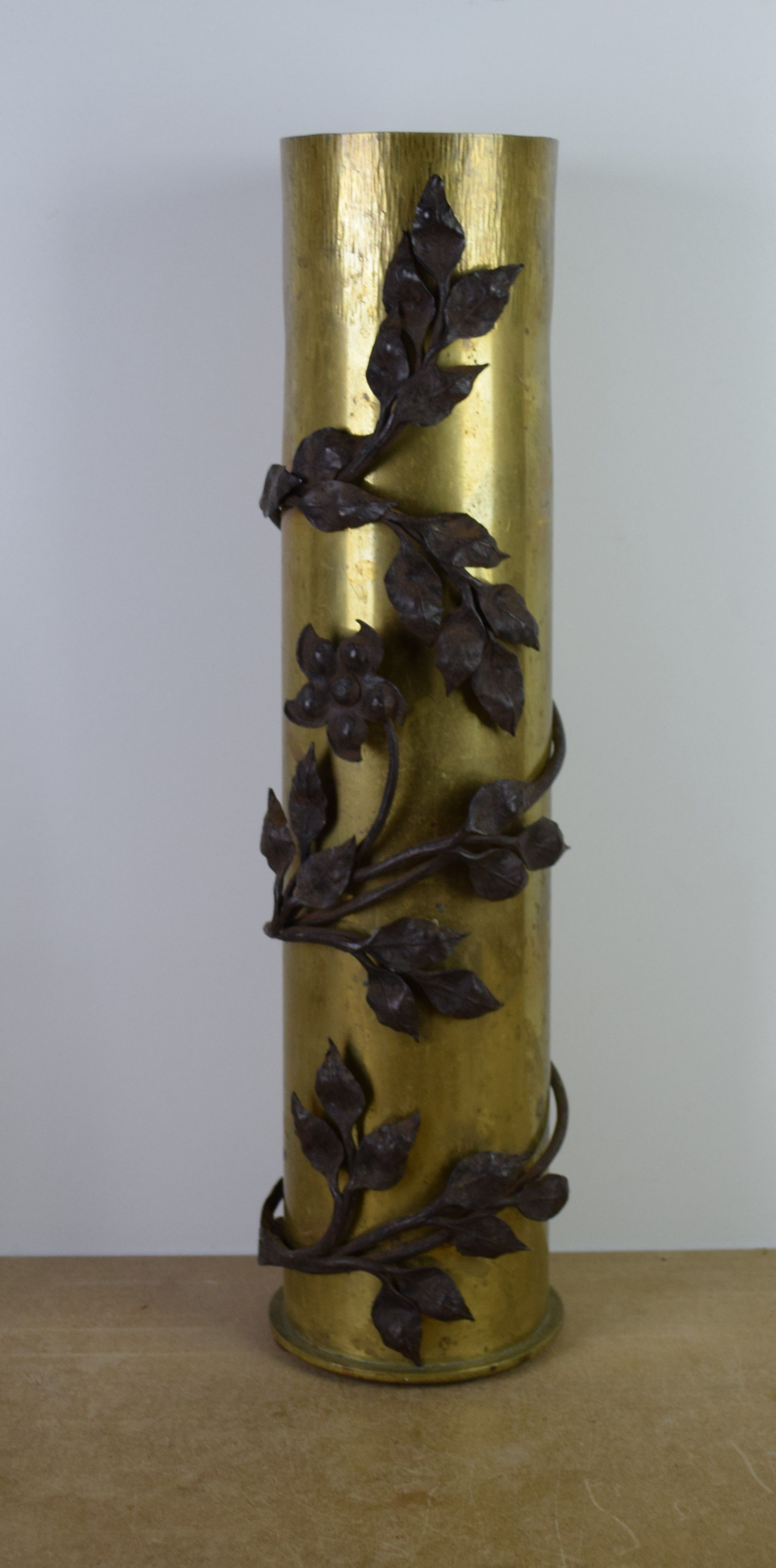 sculpture Obus et fer forgé   fleurs,militaire  mixte  1ère moitié 20e siècle