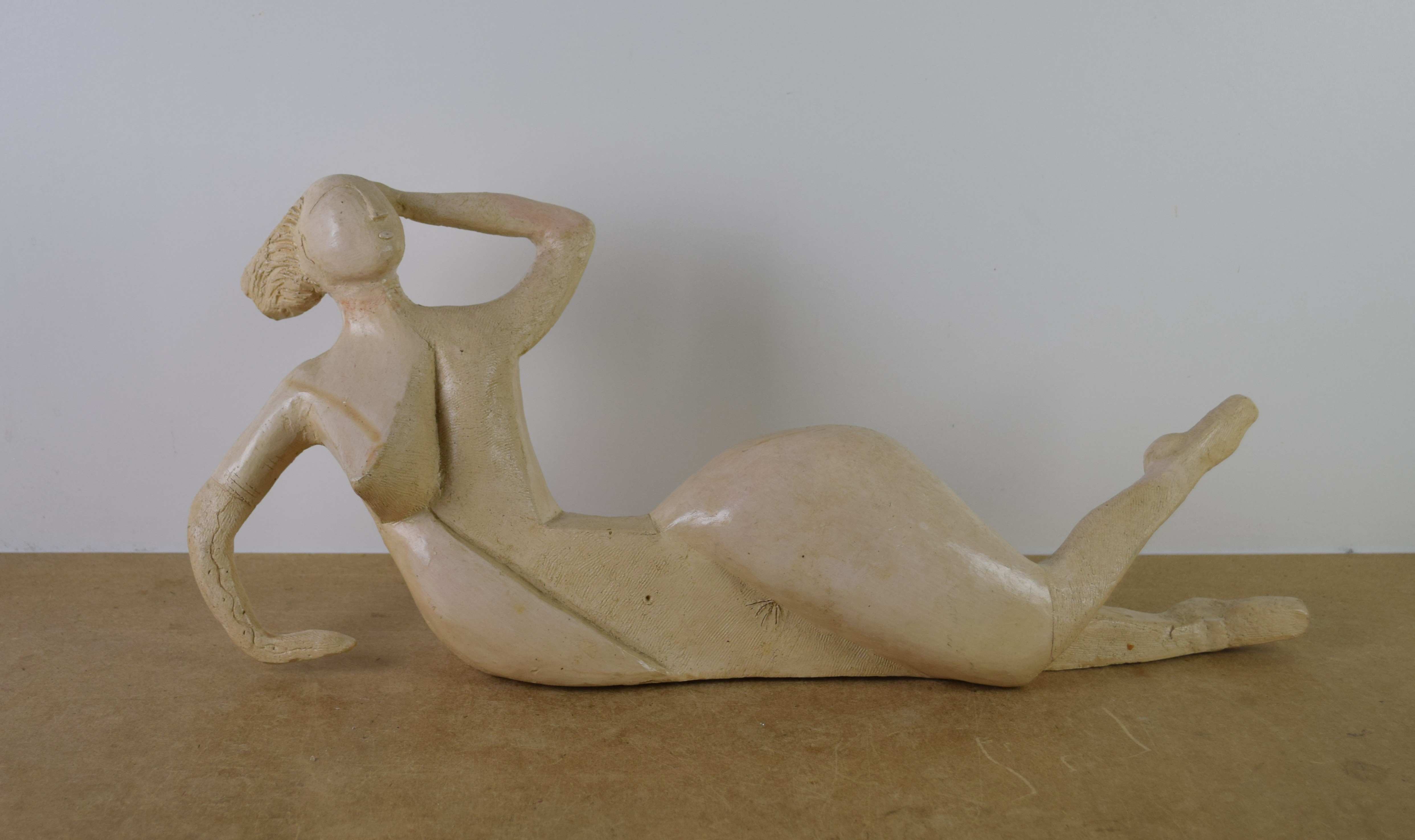 sculpture La femme allongée   nu,personnage    2ième moitié 20e siècle